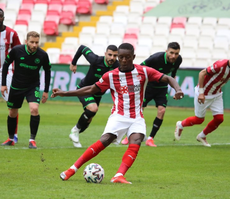 Süper Lig: Sivasspor: 1 - Konyaspor: 0 (İlk yarı)