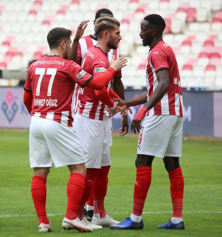 Süper Lig: Sivasspor: 1 - Konyaspor: 0 (İlk yarı)