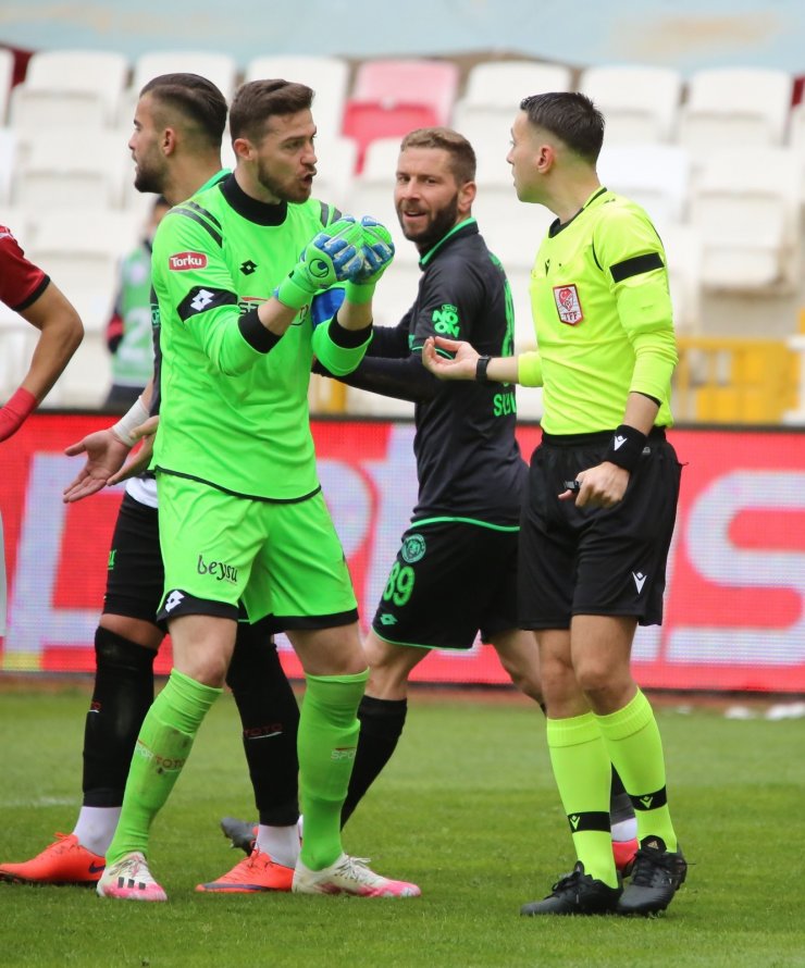 Süper Lig: Sivasspor: 1 - Konyaspor: 0 (İlk yarı)