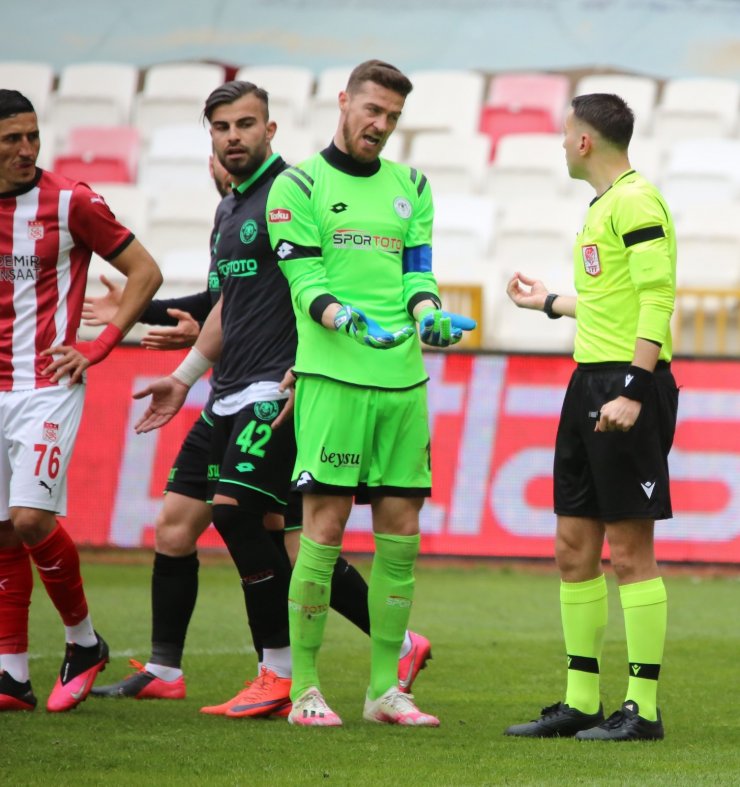 Süper Lig: Sivasspor: 1 - Konyaspor: 0 (İlk yarı)