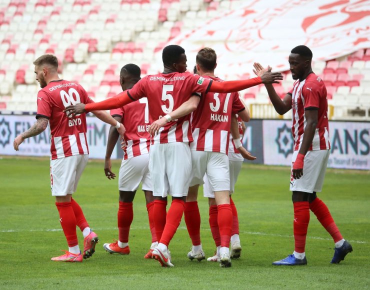 Süper Lig: Sivasspor: 1 - Konyaspor: 0 (İlk yarı)