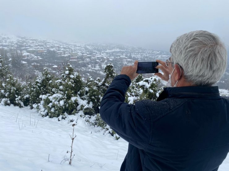 25 yıl sonra kar sürprizi ile uyandılar