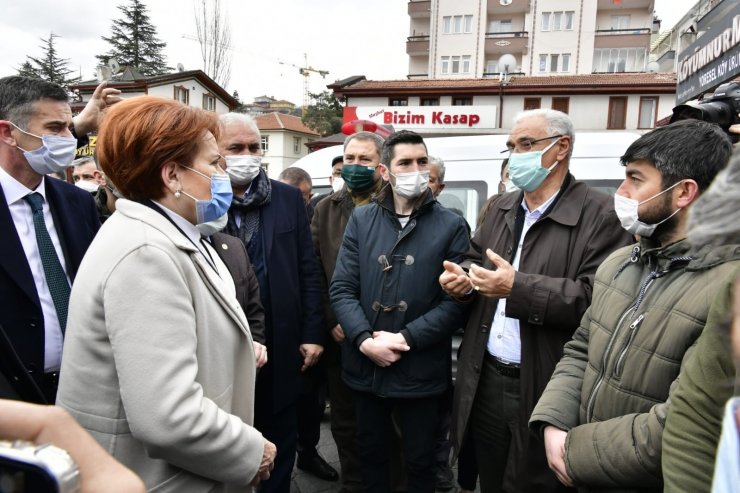 İYİ Parti lideri Akşener yangında zarar gören Kasaplar Çarşısı esnafını ziyaret etti