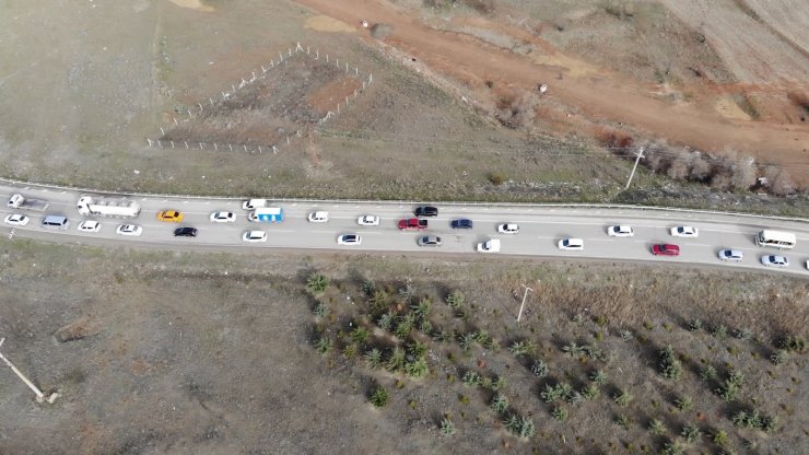 43 ilin geçiş güzergahında kısıtlama sonrası trafik yoğunluğu