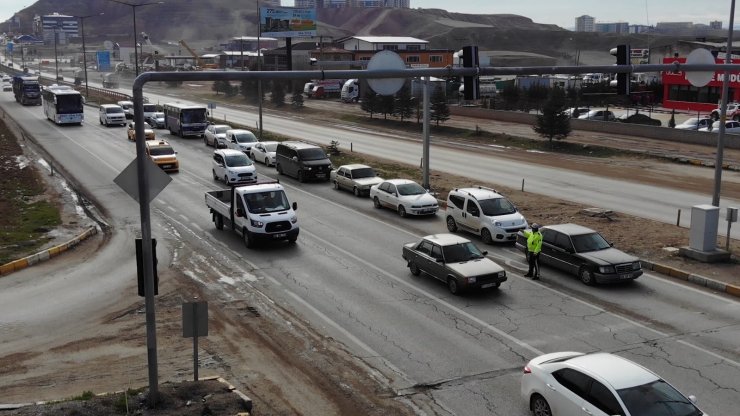 43 ilin geçiş güzergahında kısıtlama sonrası trafik yoğunluğu