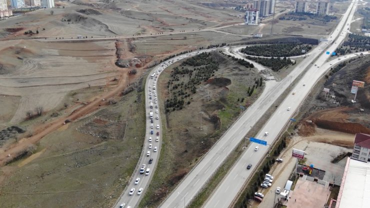 43 ilin geçiş güzergahında kısıtlama sonrası trafik yoğunluğu