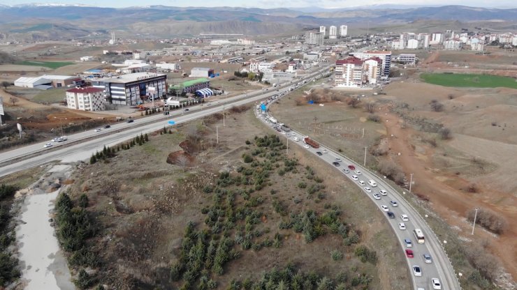 43 ilin geçiş güzergahında kısıtlama sonrası trafik yoğunluğu