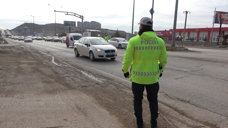 43 ilin geçiş güzergahında kısıtlama sonrası trafik yoğunluğu