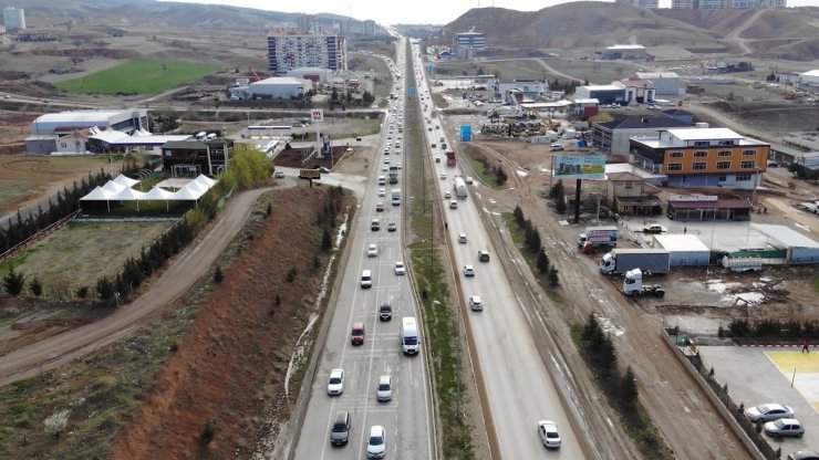 43 ilin geçiş güzergahında kısıtlama sonrası trafik yoğunluğu