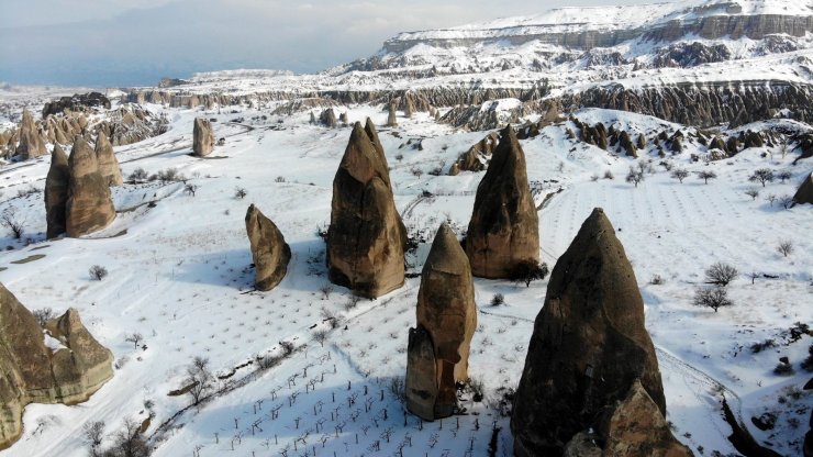 Beyaza bürünen Kapadokya, havadan görüntülendi