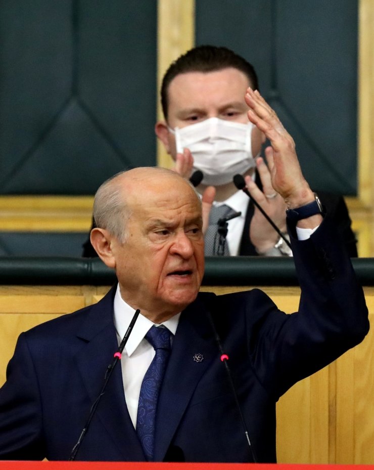 MHP lideri Bahçeli: "(104 amiralin imza attığı bildirinin yayımlanmadan önce değiştirilmesiyle ilgili iddialar) Madem öyleydi, 104 kişiden birisi çıkıp da bu bildiriyi niçin inkar edemedi? İmza attığım metin bu değildir itir