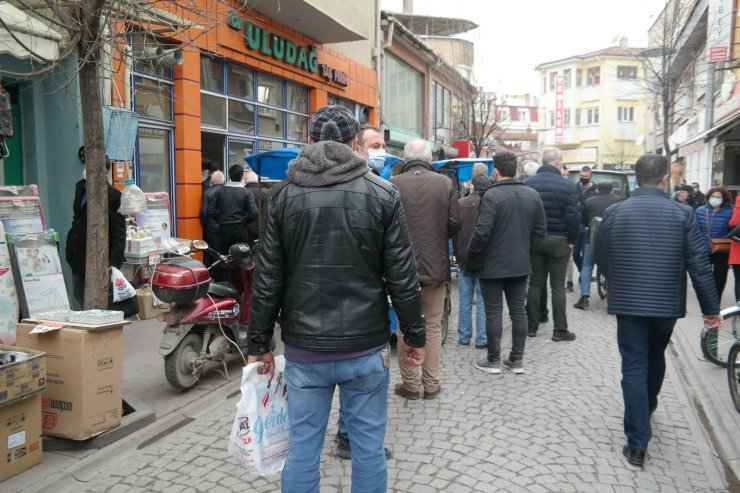 Ramazan’ın ilk günü pide kuyruğu