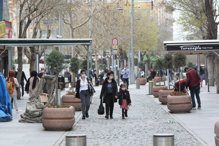 Konya’da vatandaşlar kısıtlamalardan memnun hatta artırılmasını istiyor