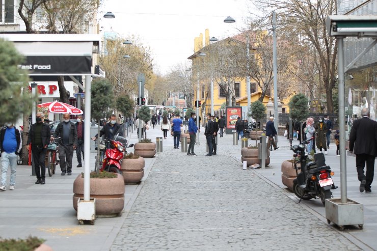 Konya’da vatandaşlar kısıtlamalardan memnun hatta artırılmasını istiyor