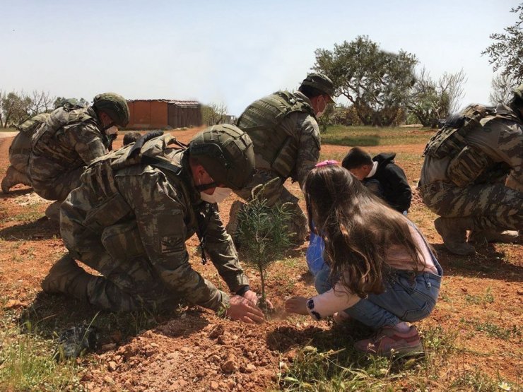 MSB: "Kahraman Mehmetçik Suriye’de insani yardıma devam ediyor"