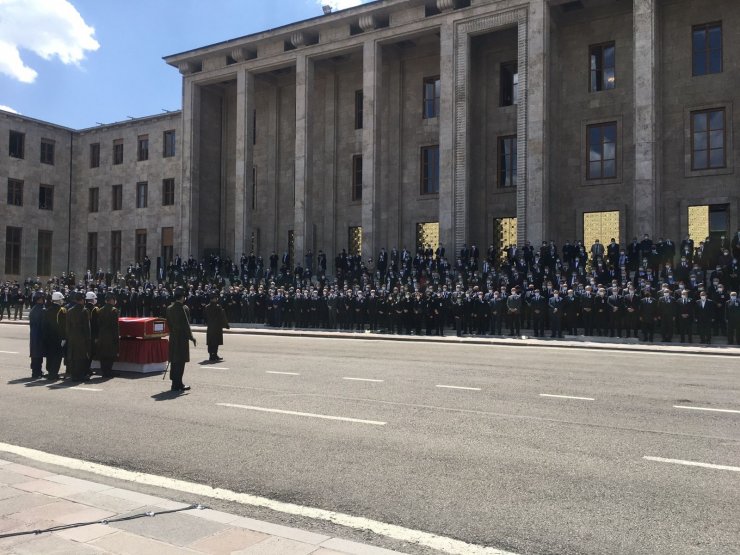 Eski Başbakan Yıldırım Akbulut için Mecliste tören düzenlendi