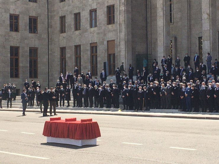 Eski Başbakan Yıldırım Akbulut için Mecliste tören düzenlendi