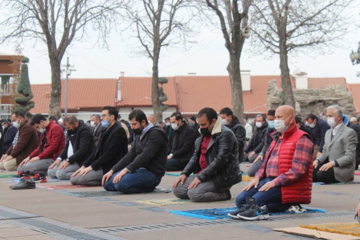 Hacı Bayram Veli Camii’nde Ramazan’ın ilk cuma namazı kılındı