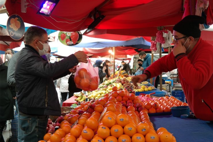 Haftanın son semt pazarında yoğunluk yaşandı