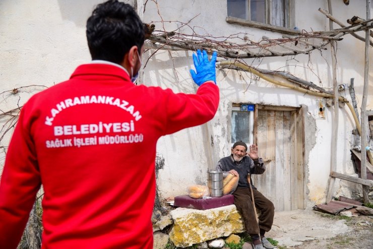 Kahramankazan’da ihtiyaç sahibi ve evinden çıkamayan vatandaşlara sıcak yemek dağıtımı