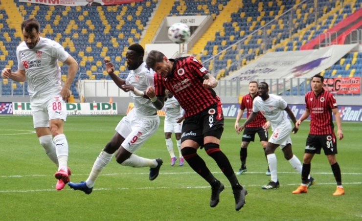 Süper Lig: Gençlerbirliği: 2 - Sivasspor: 0 (İlk yarı)