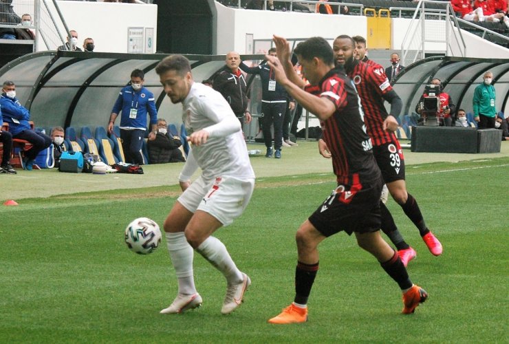 Süper Lig: Gençlerbirliği: 2 - Sivasspor: 0 (İlk yarı)