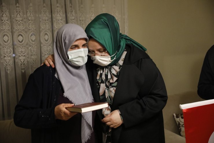 Bakan Selçuk, iftarda “Reşat Baba” olarak tanınan Kıbrıs Gazisi’nin evine konuk oldu