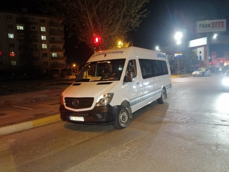 Karantinadaki sürücü servis şoförlüğü yaparken yakalandı