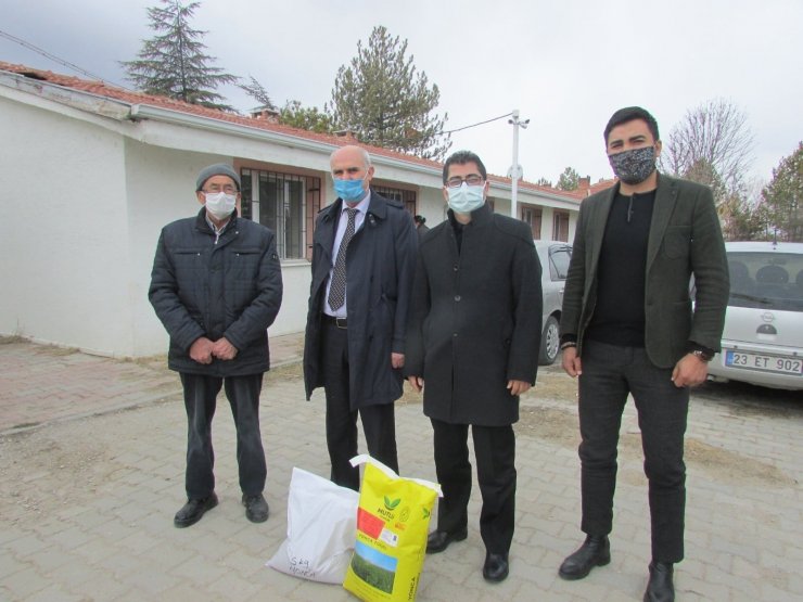 Eskişehir’de meralarda gübreleme ve tohumlama çalışması yapıldı