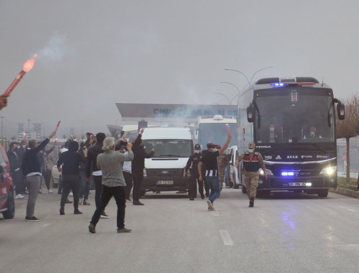 Lider Beşiktaş kafilesi Sivas’a geldi