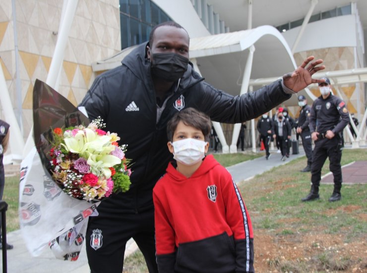 Lider Beşiktaş kafilesi Sivas’a geldi