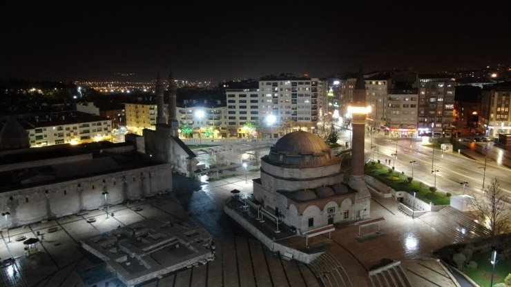 Covid-19 engeline takılan 5 asırlık gelenek minarelerden sürdürülüyor