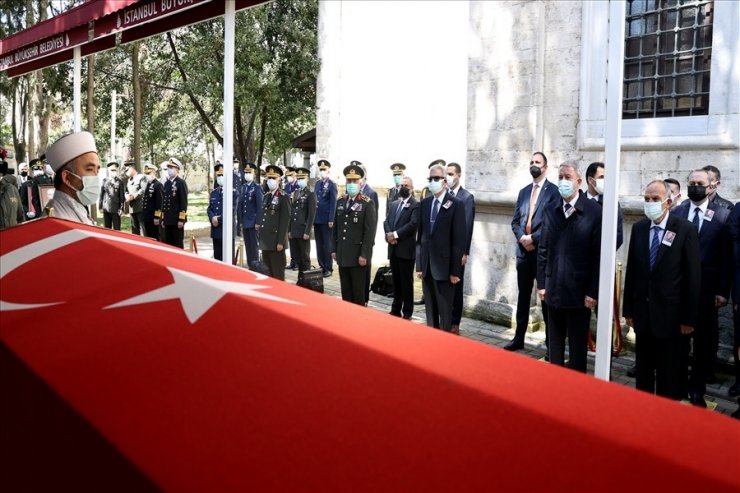 Bakan Akar, 19’uncu Genelkurmay Başkanı emekli Orgeneral Üruğ’un cenaze törenine katıldı