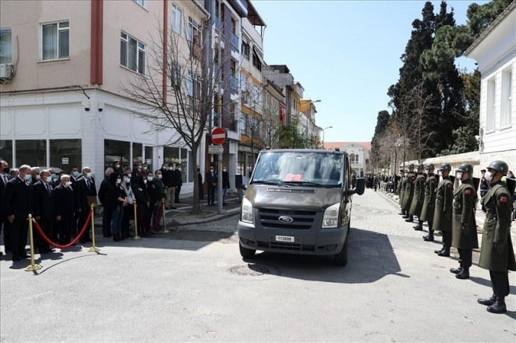 Bakan Akar, 19’uncu Genelkurmay Başkanı emekli Orgeneral Üruğ’un cenaze törenine katıldı