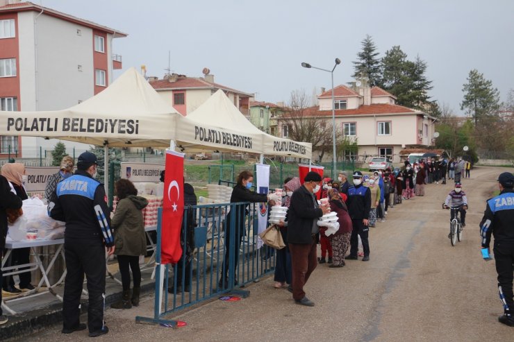 Başkan Yıldızkaya, Mehmet Akif Mahallesi’nde kurulan gönül sofrasında vatandaşlarla buluştu