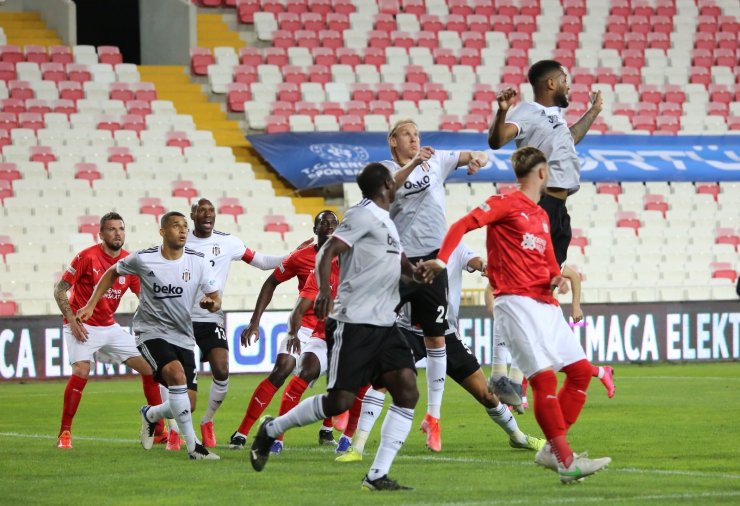 Süper Lig: D.G. Sivasspor: 0 - Beşiktaş: 0 (İlk yarı)