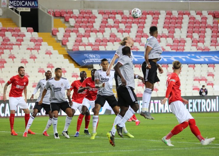 Süper Lig: D.G. Sivasspor: 0 - Beşiktaş: 0 (İlk yarı)