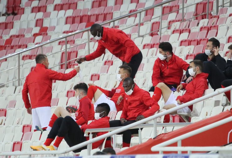 Süper Lig: D.G. Sivasspor: 0 - Beşiktaş: 0 (İlk yarı)