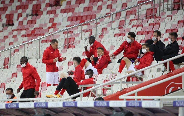 Süper Lig: D.G. Sivasspor: 0 - Beşiktaş: 0 (İlk yarı)