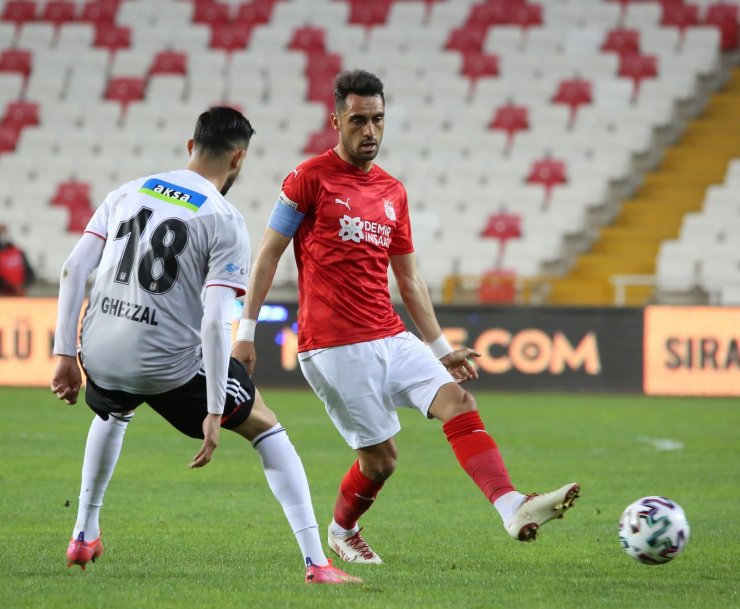 Süper Lig: D.G. Sivasspor: 0 - Beşiktaş: 0 (İlk yarı)