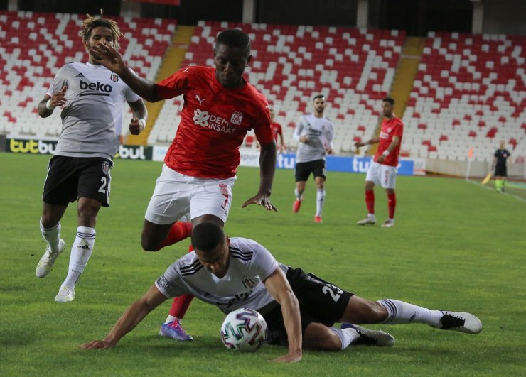 Süper Lig: D.G. Sivasspor: 0 - Beşiktaş: 0 (İlk yarı)