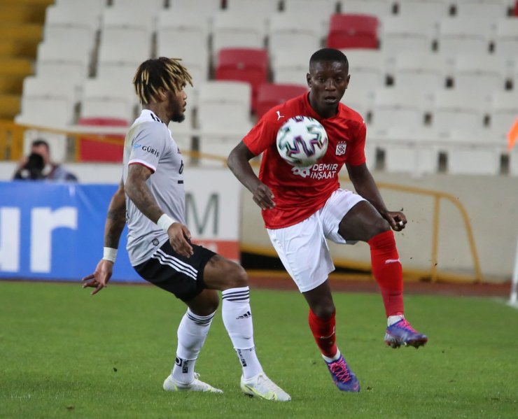 Süper Lig: D.G. Sivasspor: 0 - Beşiktaş: 0 (İlk yarı)