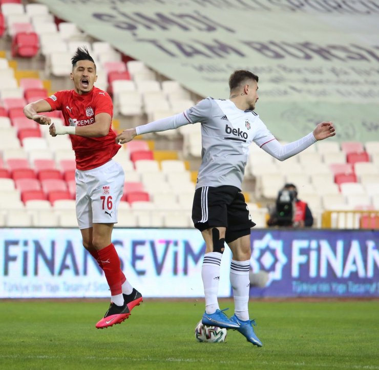 Süper Lig: D.G. Sivasspor: 0 - Beşiktaş: 0 (İlk yarı)