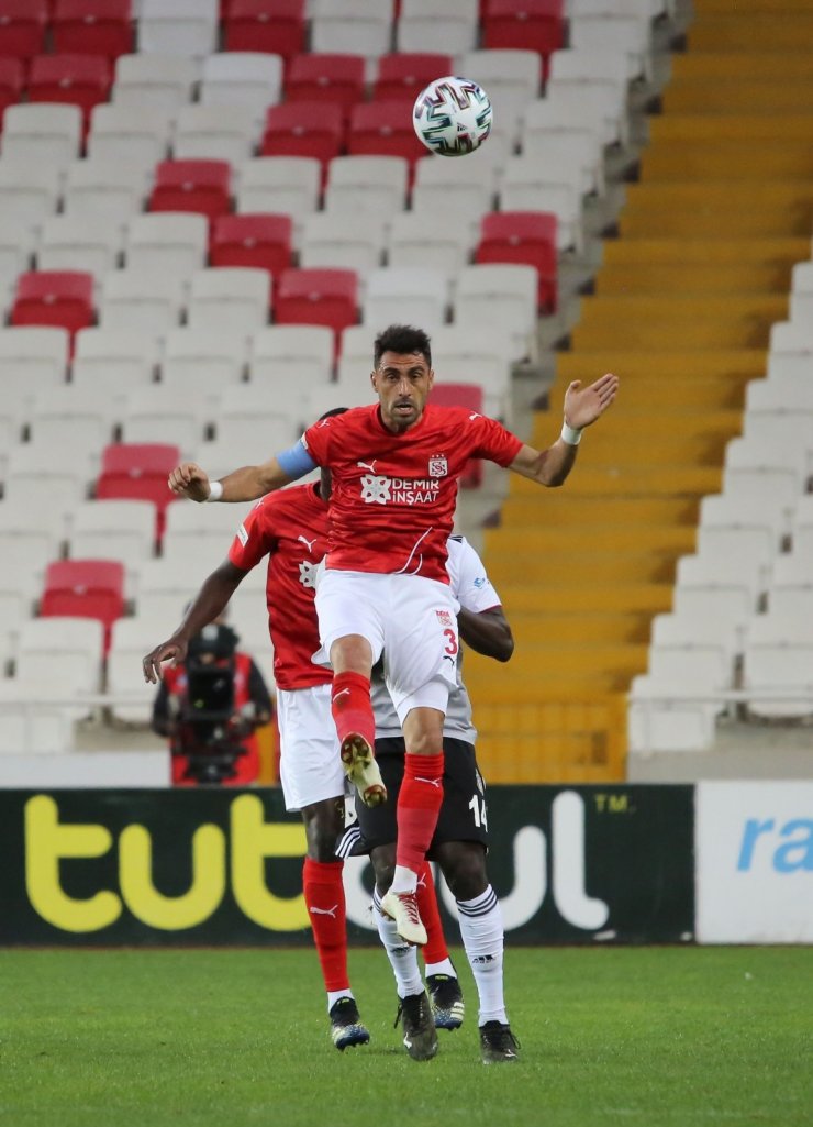 Süper Lig: D.G. Sivasspor: 0 - Beşiktaş: 0 (İlk yarı)