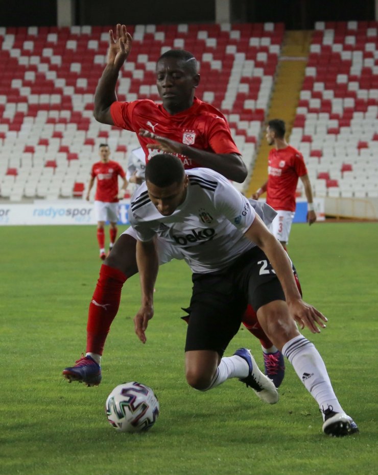 Süper Lig: D.G. Sivasspor: 0 - Beşiktaş: 0 (İlk yarı)