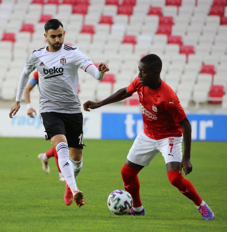 Süper Lig: D.G. Sivasspor: 0 - Beşiktaş: 0 (İlk yarı)