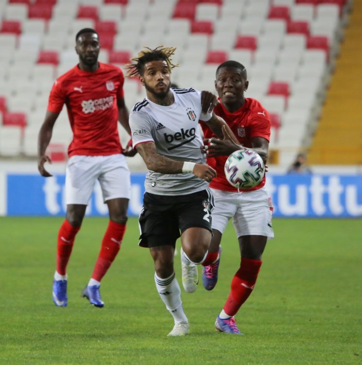 Süper Lig: D.G. Sivasspor: 0 - Beşiktaş: 0 (İlk yarı)