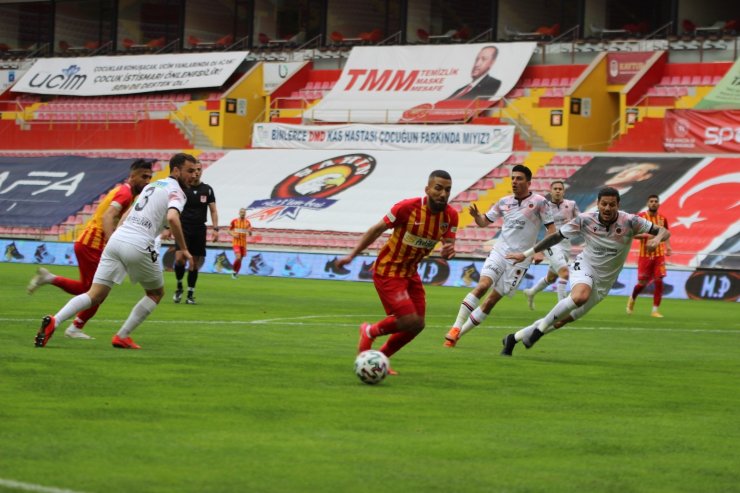 Süper Lig: Hes Kablo Kayserispor: 1 - Gençlerbirliği: 0 (İlk yarı)