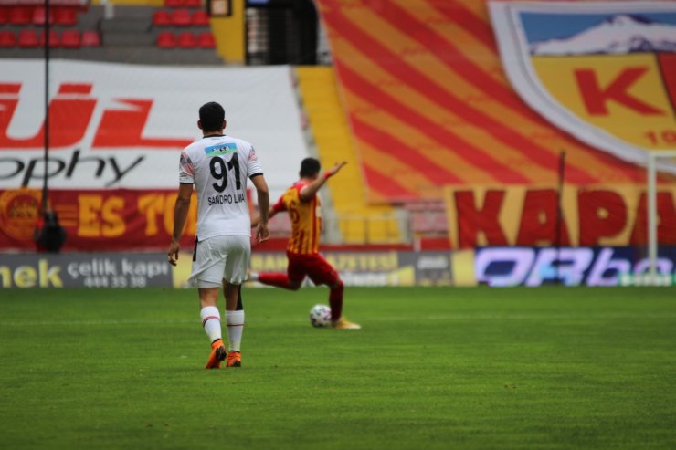 Süper Lig: Hes Kablo Kayserispor: 1 - Gençlerbirliği: 0 (İlk yarı)