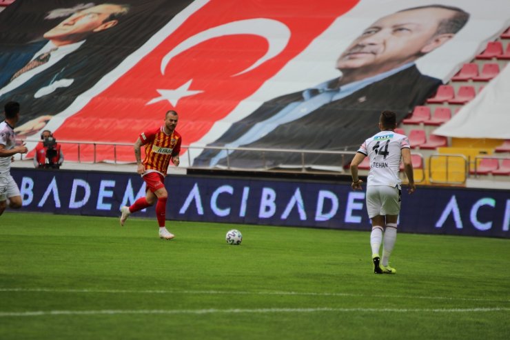 Süper Lig: Hes Kablo Kayserispor: 1 - Gençlerbirliği: 0 (İlk yarı)